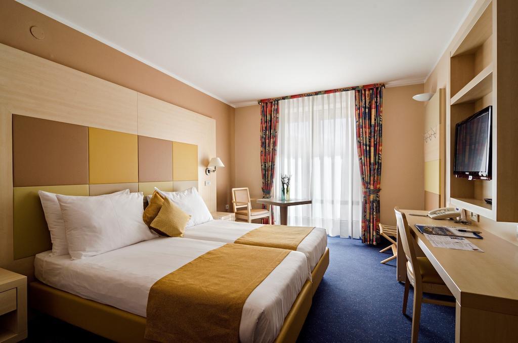 Hotel Delfin Izola Oda fotoğraf